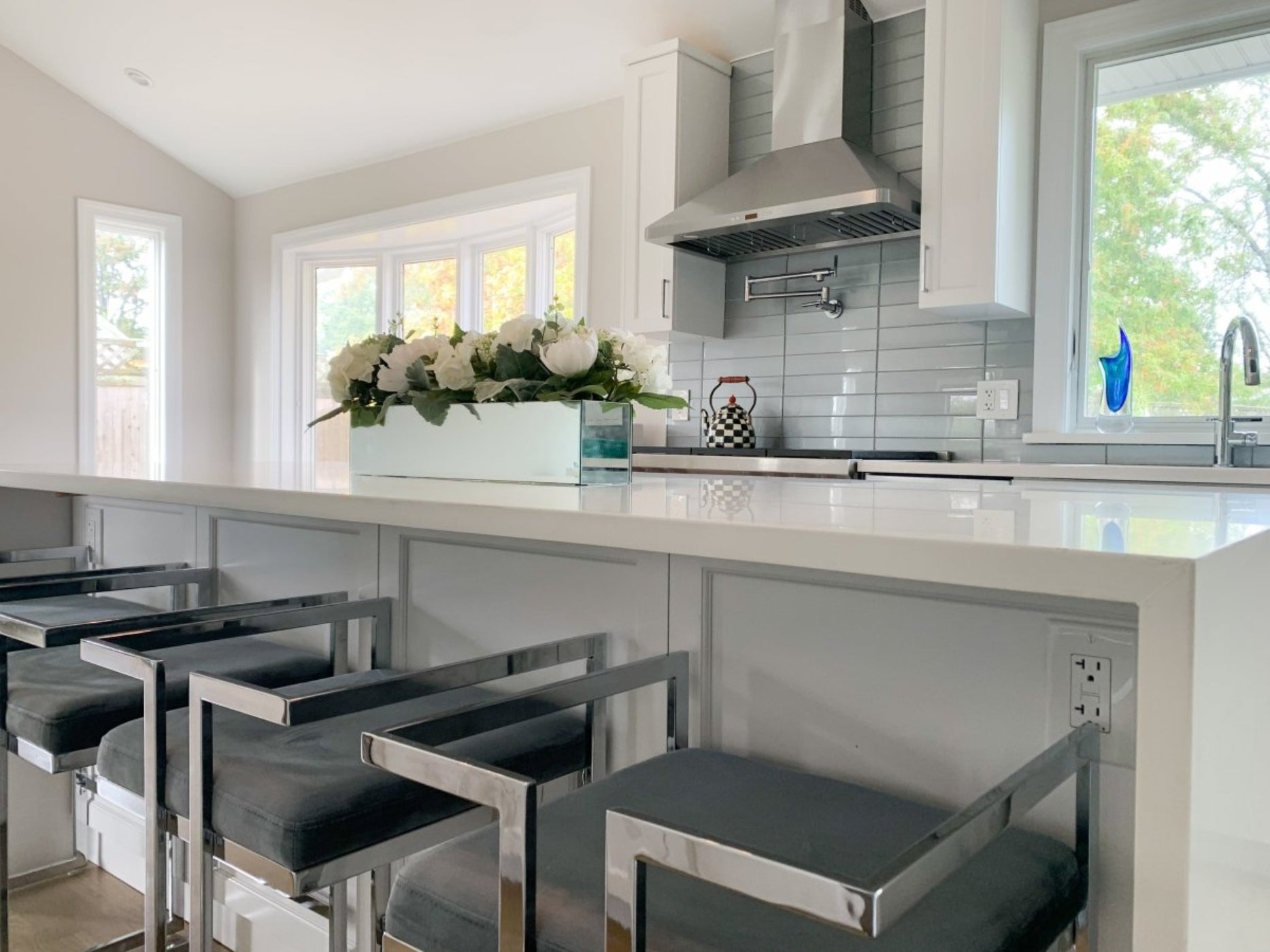 ProLine Stainless Steel Vent Hood, Wall Mounted Quiet Operation - PLFW 129J