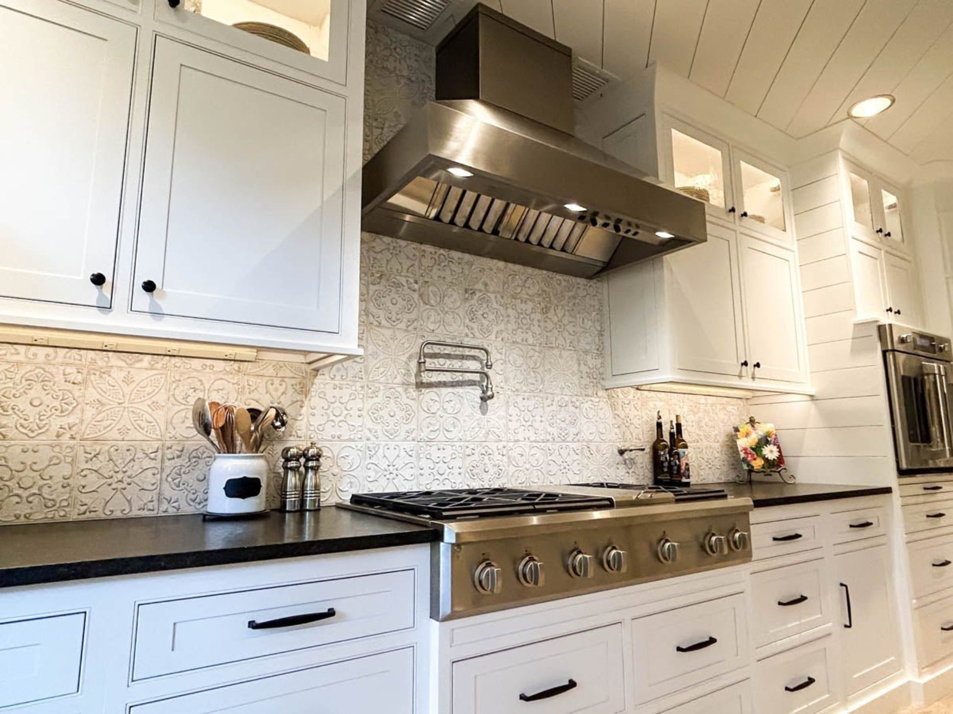 Proline Wall Mounted Range Hood, Ducted, Variable CFM, Stainless Steel Finish, Outdoor Rated Finish option Proline - ProVWC