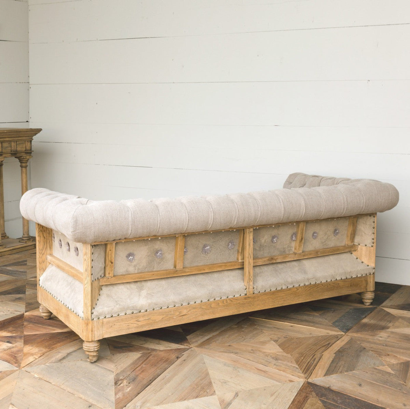 Park Hill Collections Country French Hillcrest Tufted Sofa  - EFS81664