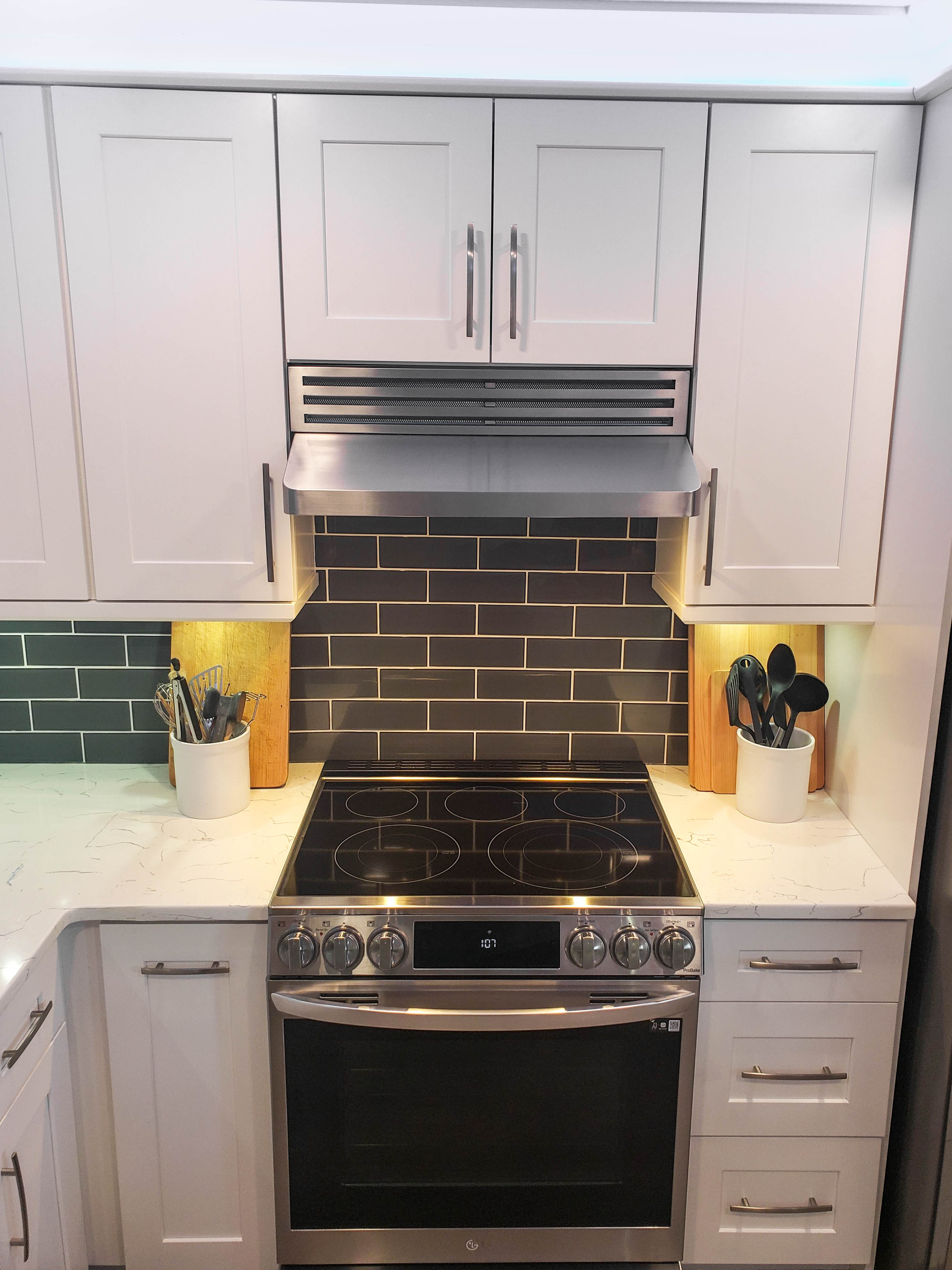 ProLine Under-Cabinet Range Hood, Convertible to Ductless, 600 CFM, Stainless Steel Proline - PLJW 185 Slim