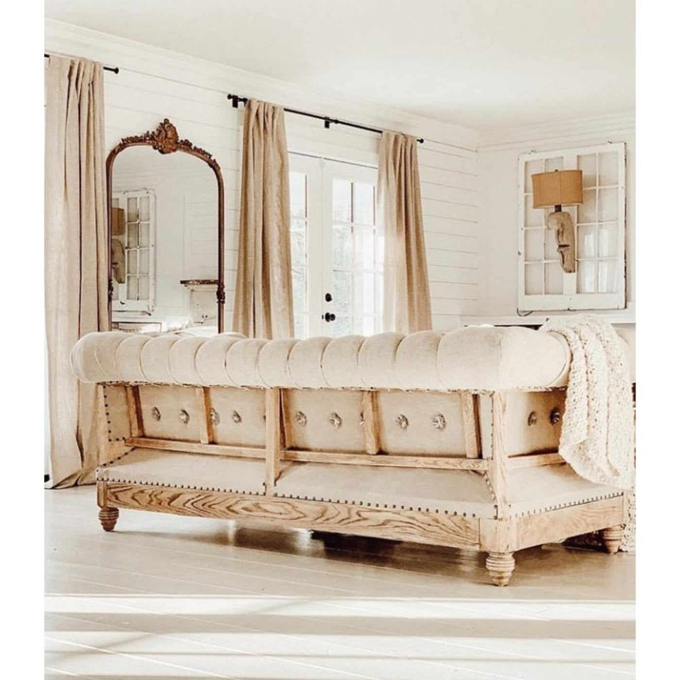 Park Hill Collections Country French Hillcrest Tufted Sofa  - EFS81664