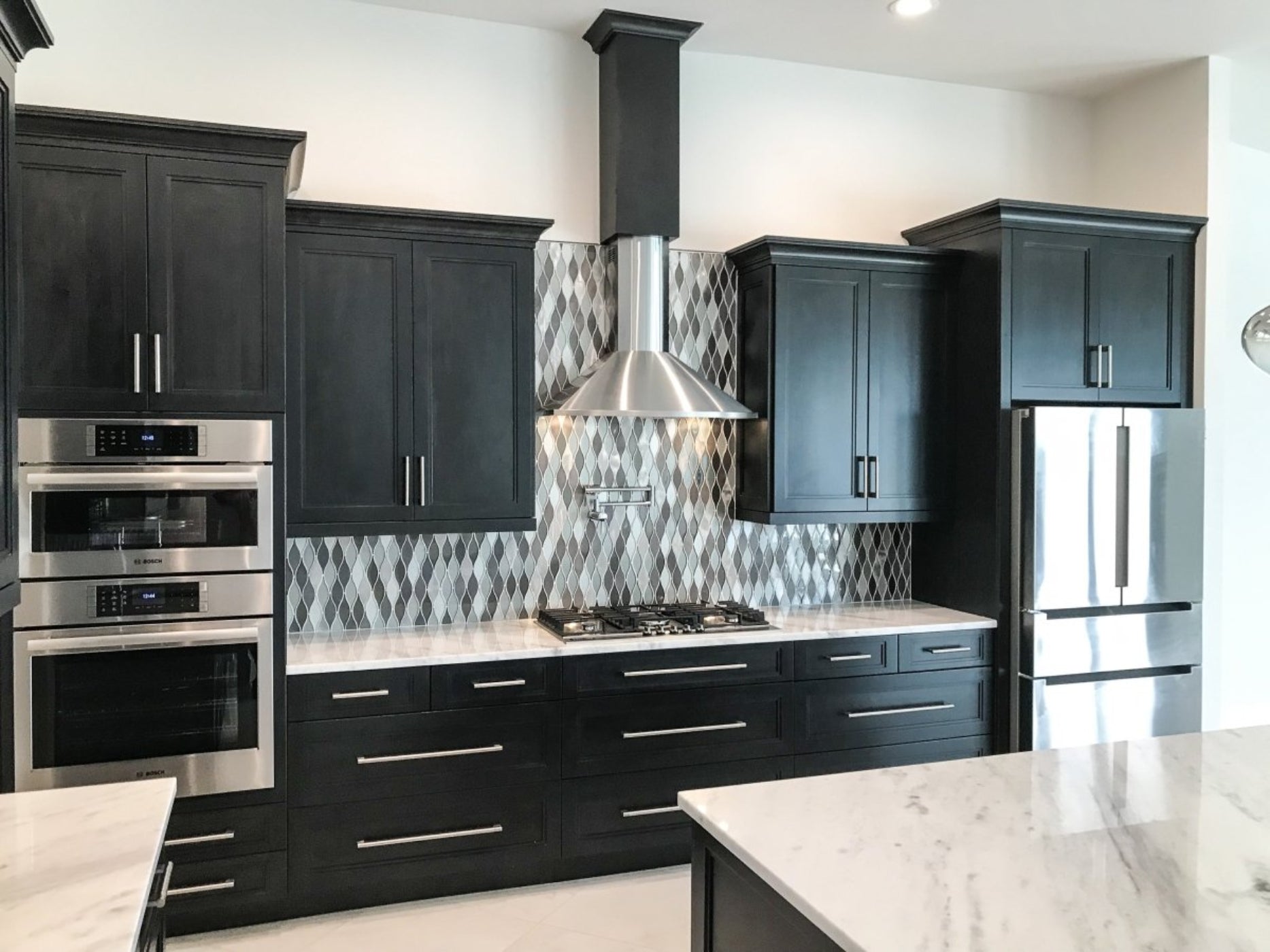 Proline Wall Mounted Range Hood, Ducted, 600 CFM, Stainless Steel Finish, Black Finish Proline Vector - PLFW Vector.30