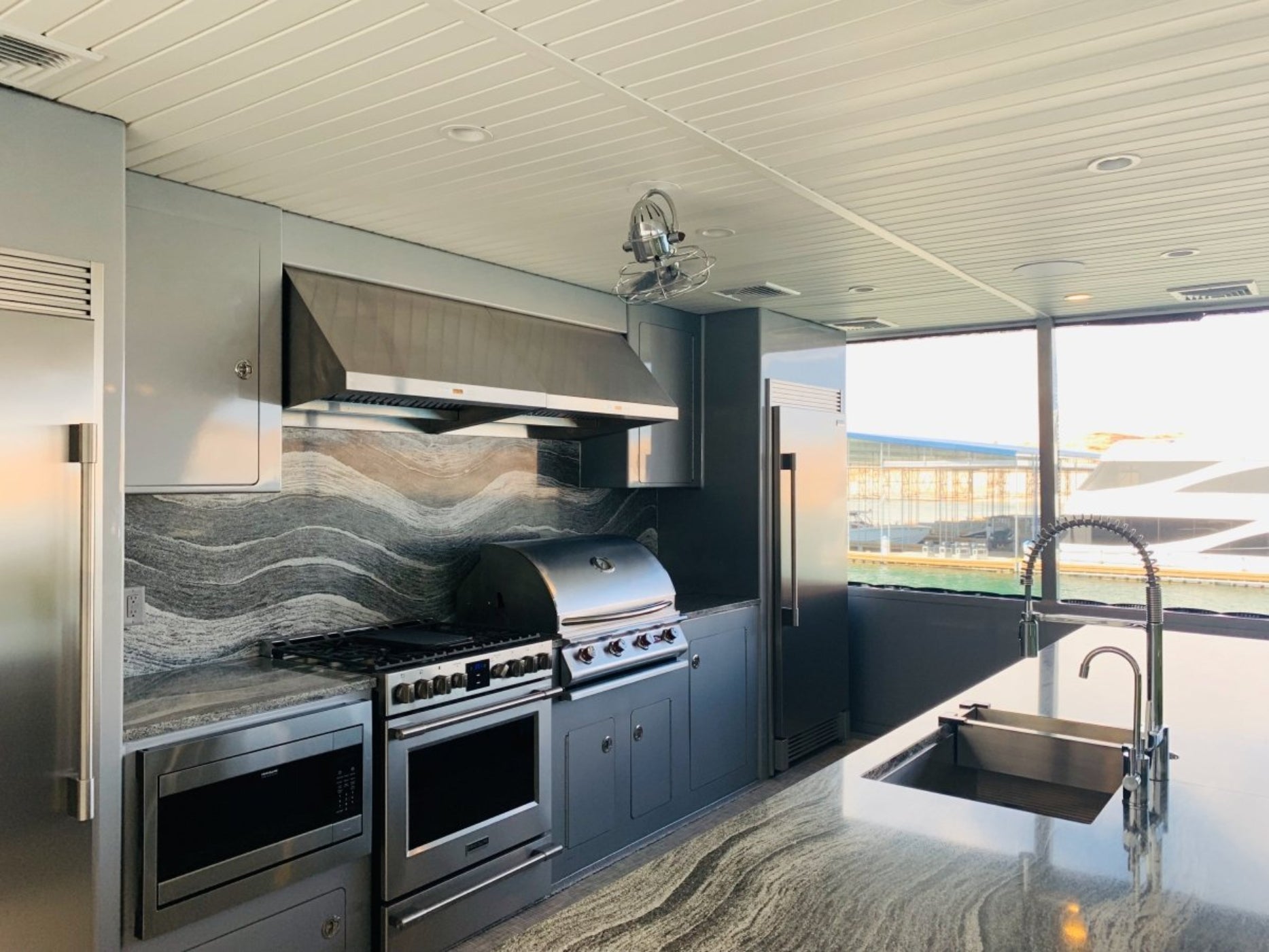 Proline Under-Cabinet Range Hood, Convertible to Ductless, 1000/2000 CFM, Stainless Steel Finish Proline - PLFW 832