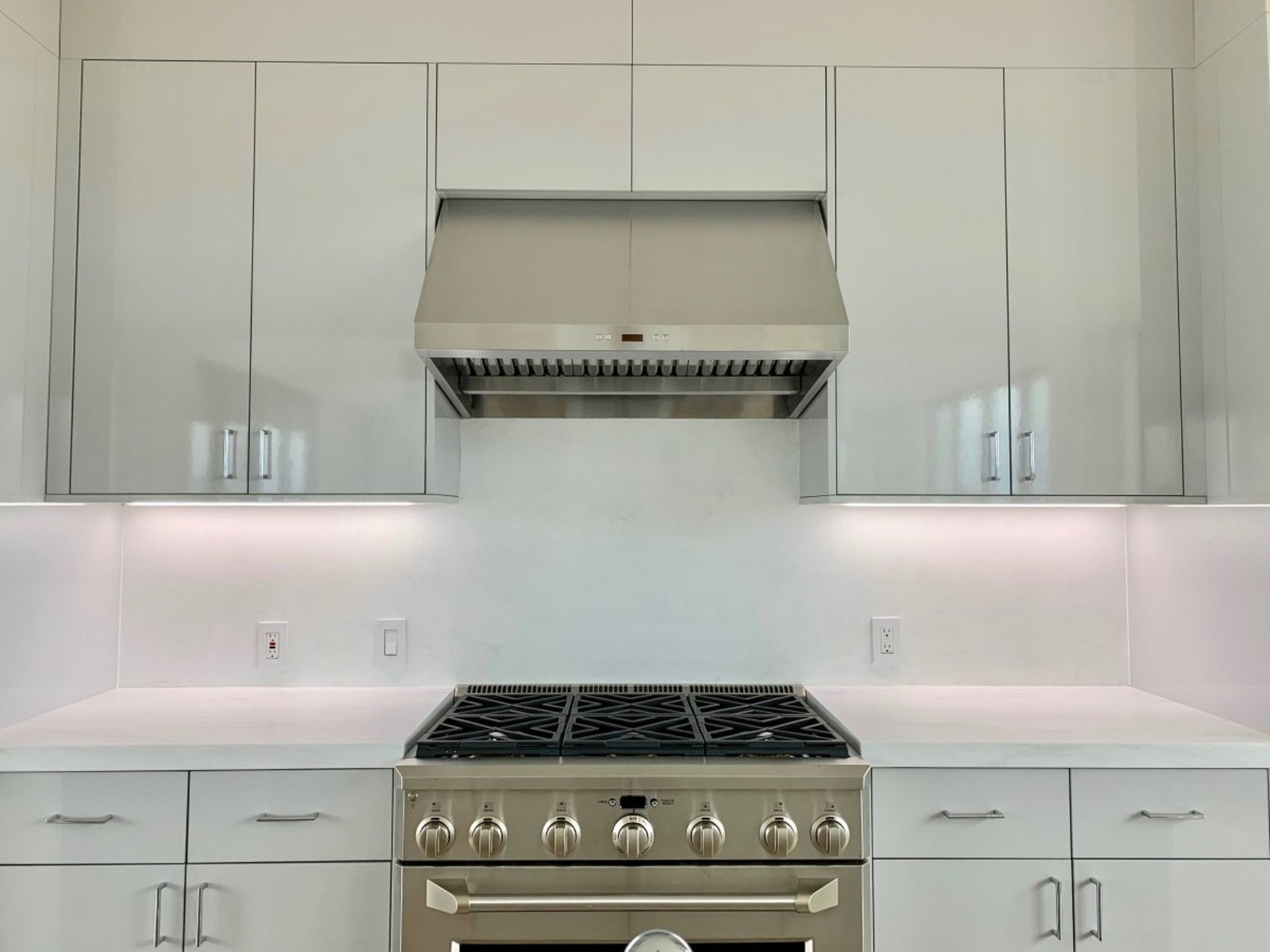 Proline Under-Cabinet Range Hood, Convertible to Ductless, 1000/2000 CFM, Stainless Steel Finish Proline - PLFW 832