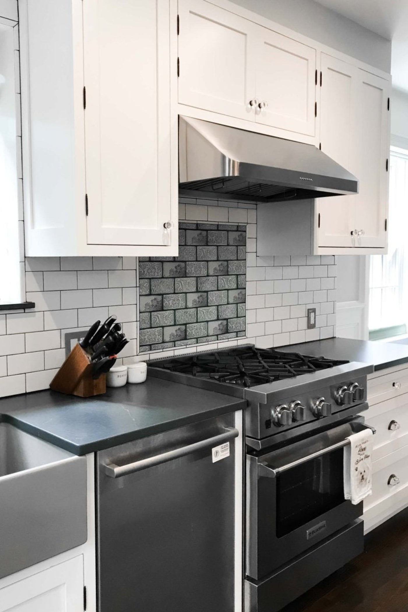ProLine Under-Cabinet Range Hood, Convertible to Ductless, High Performance, Stainless Steel Finish Proline - PLJW 121